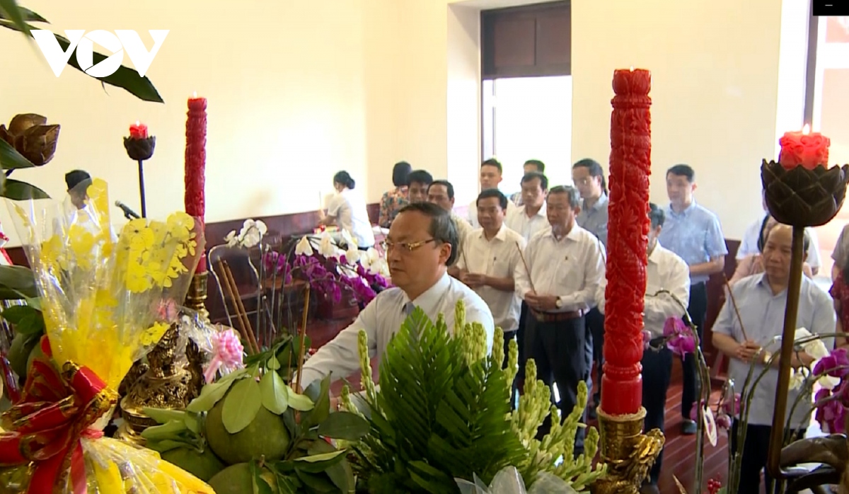 Đoàn đại biểu VOV dâng hương tưởng nhớ Chủ tịch Hồ Chí Minh